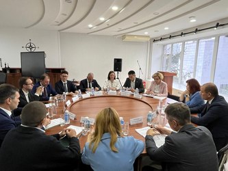 Министр экономики и территориального развития Свердловской области Руслан Садыков принял участие в рабочей встрече с руководителем Росаккредитации Дмитрием Вольвачем